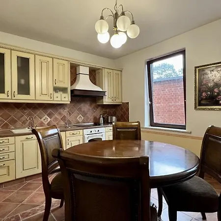 Apartment Monteur In Freistehendes Haus Mit Keller & Grossem Aussenbereich Itzehoe