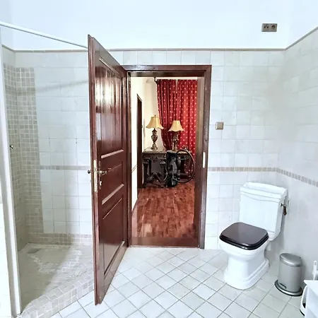 Monteur In Freistehendes Haus Mit Keller & Grossem Aussenbereich *