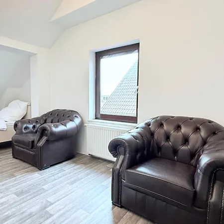 Apartment Monteur In Freistehendes Haus Mit Keller & Grossem Aussenbereich Itzehoe