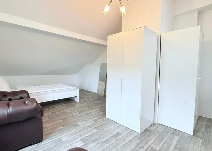 Monteur Freistehendes Haus Mit Garten & Wlan *