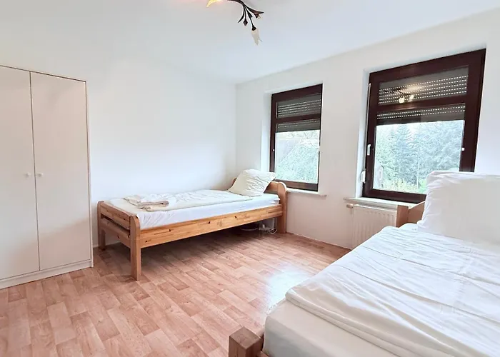 Monteur Freistehendes Haus Mit Garten & Wlan